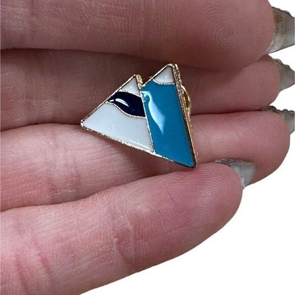 ⭐2 for $14⭐ ⭐3 for $18⭐ ❤ MIX AND MATCH!❤ MOUNTAIN enamel pin - Picture 1 of 2